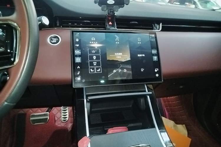 Used Land Rover Range Evoque 2024 Aurora L 249 PS Glowing Limited Edition Audio And AC Panel