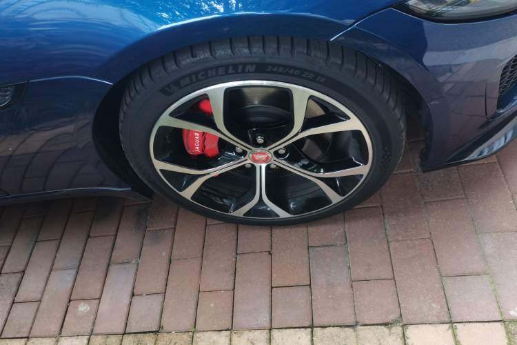 Used Jaguar F-TYPE 2021 P300 Rear-Drive Hardtop Version Right Front Wheel Hub