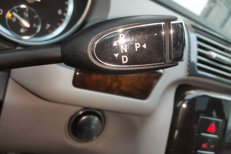 Used Mercedes-Benz R-Class 2011 R 350 L 4MATIC
