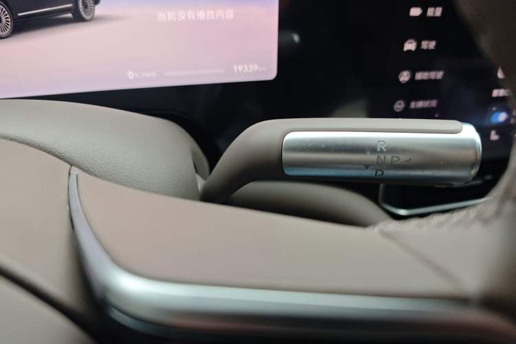 Used Hima AITO M9 2025 Extended-Range Ultra Version 52 kWh 5-Seater Edition Gear Lever