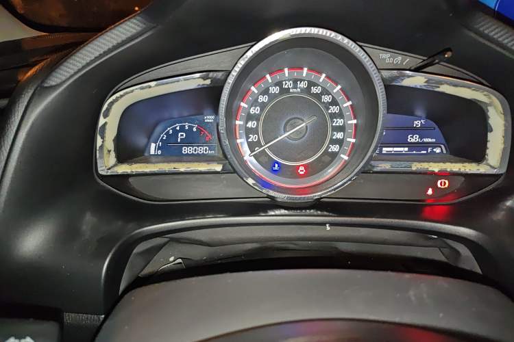 Used Mazda 3 Axela 2014 Sedan 1.5L Automatic Comfort Model
