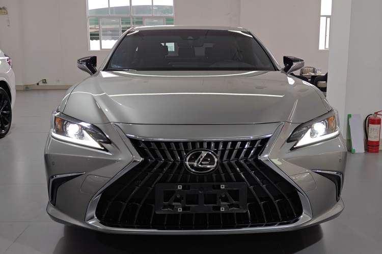 Used Lexus ES 2023 200 Excellence Edition
