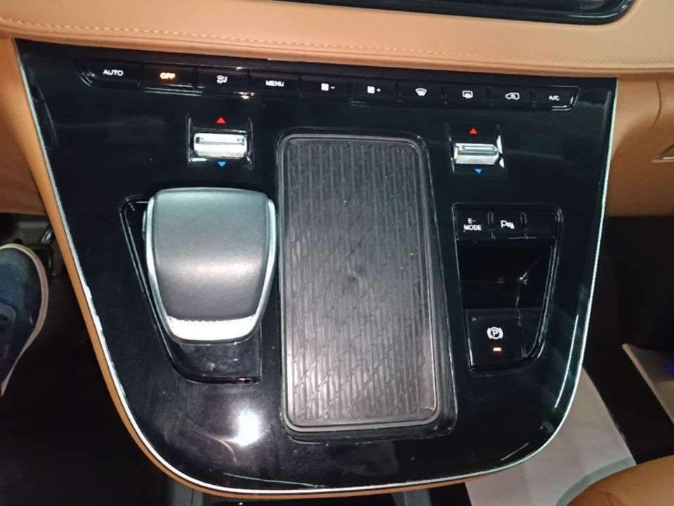Hongqi HQ9 PHEV 2024 2.0T Four-Wheel Drive Business Edition — снимка 16