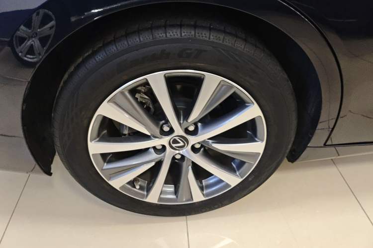 Used Lexus ES 2020 200 Excellence Edition Exterior 5