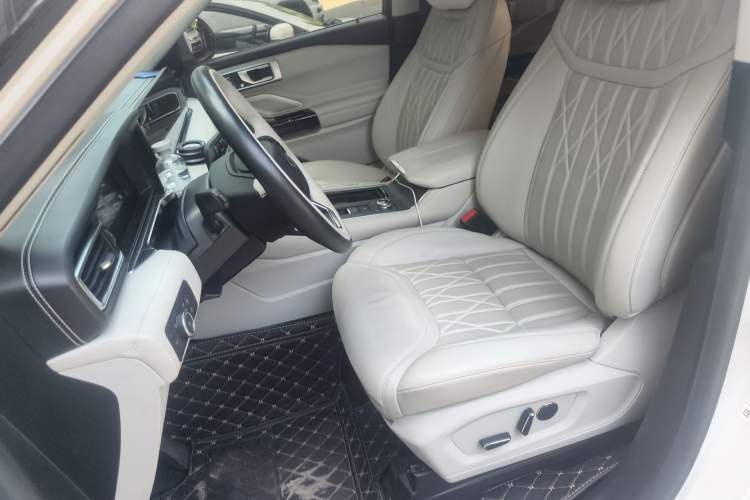 Used Ford Explorer 2023 EcoBoost 285 Four-Wheel Drive Red Gold Edition 6 Seats
