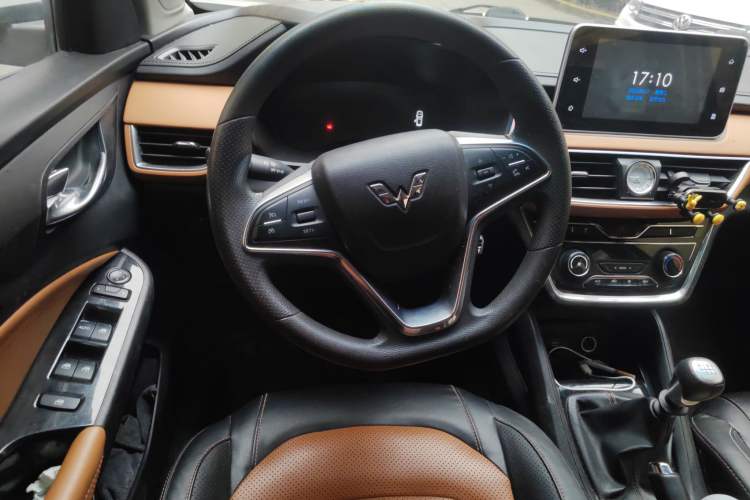 Used Wuling Hongguang S3 2018 1.5T Manual Luxury Model China V Standard