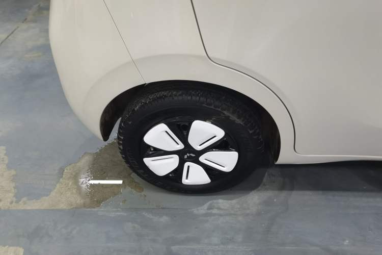 Used Wuling Hongguang MINIEV 2025 Four-Door Version Advanced Edition Exterior 5