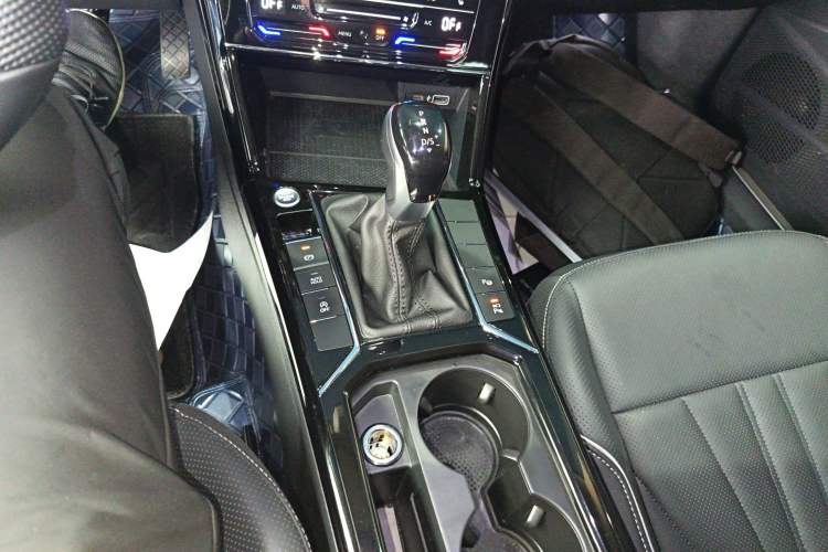 Used Volkswagen Passat 2024 380TSI Starry Dragon Edition Gear Lever