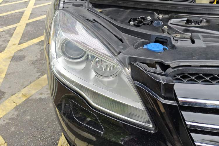 Used Mercedes-Benz R-Class 2014 R 400 4MATIC Luxury Model Right Front Headlight