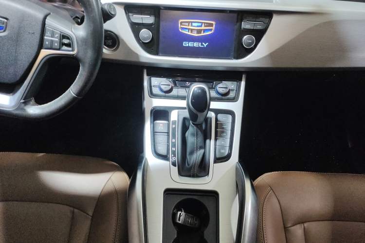 Used Geely Auto Emgrand X7 Sport 2016 1.8TD Automatic All-Wheel-Drive ZhiZun Edition Gear Lever