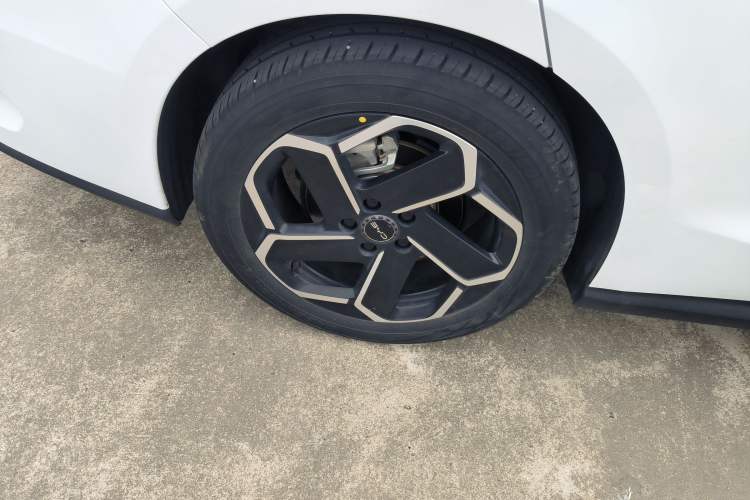 Used BYD Seal 06 New Energy 2024 DM-i 120KM Flagship Model Right Rear Wheel Hub