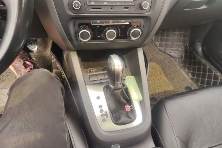 Used Volkswagen Sagitar 2014 Revised Version 1.6L Automatic Leading Edition Gear Lever