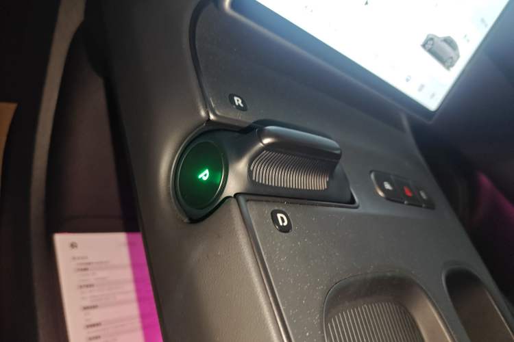 Used Nio ET5 2024 75 kWh Gear Lever