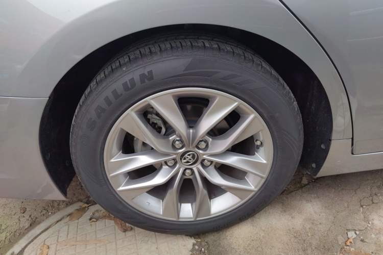 Used Toyota Avalon 2019 Dual-Engine 2.5L Luxury Edition China VI Standard
