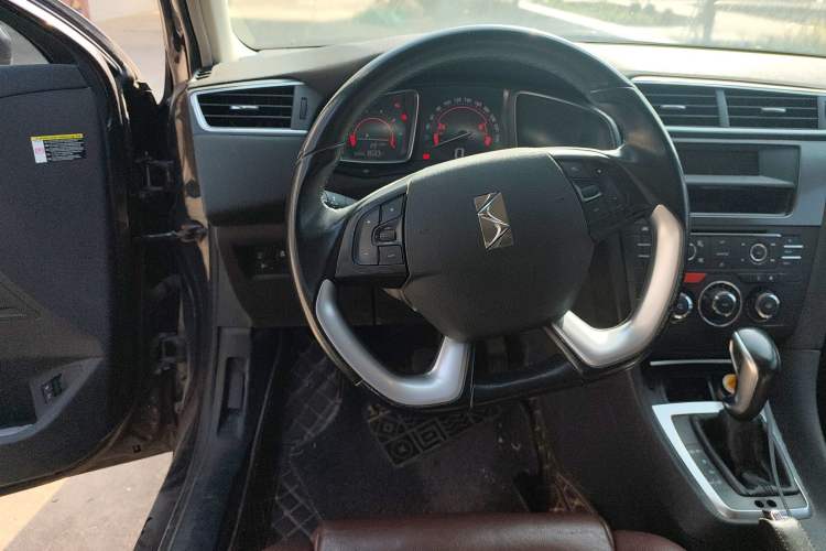 Used DS 5LS 2016 1.6T Comfort Edition THP160 Steering Wheel