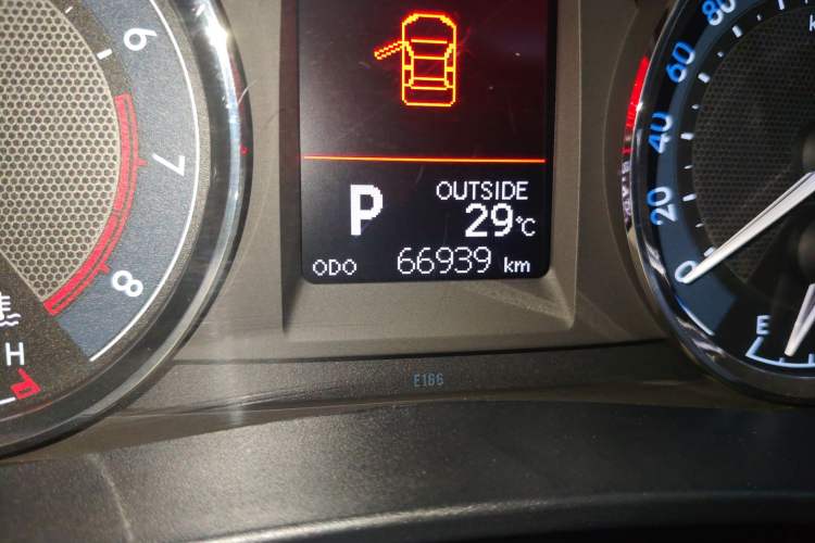 Used Toyota Corolla 2014 1.6L CVT GL-i Odometer Close Up