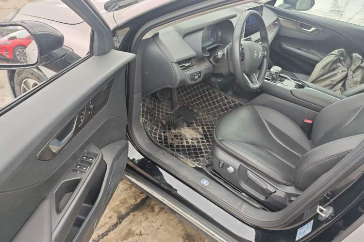 Used Hongqi E-QM5 2021 Online Booking Charging T3 Edition 5-Seater Driver Seat