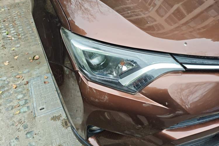 Used Toyota RAV4 2016 2.0L CVT Two-Wheel Drive Fashion Edition China V Standard Right Front Headlight