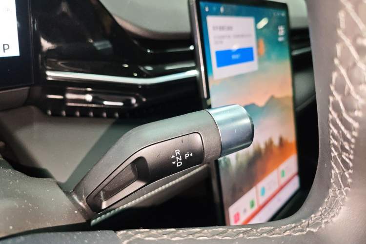 Used Geely Galaxy L6 2024 125km PLUS Dragon Edition Gear Lever