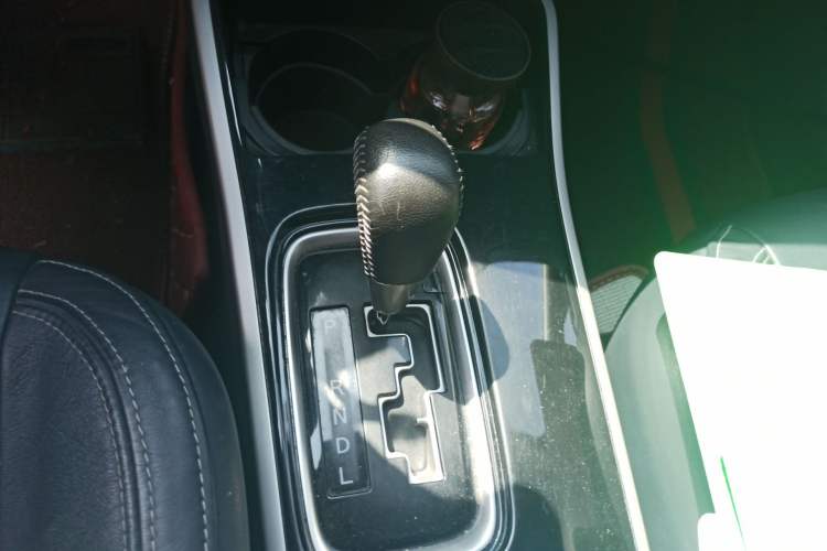 Used Mitsubishi Outlander 2019 2.4L 4x4 Zhi Xiang Edition 5 Seats China V Emission Standard Gear Lever
