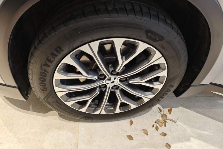 Used Nio ES6 2024 75 kWh Left Front Wheel Hub