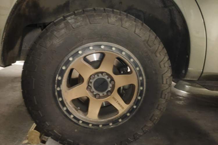 Used Nissan Patrol  Right Front Wheel Hub