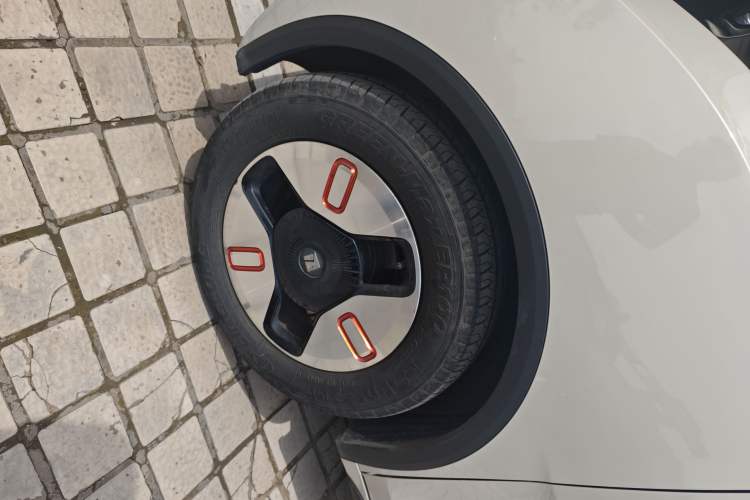 Used Baojun KiWi EV 2022 Artist Lite Edition Lithium Iron Phosphate Left Front Wheel Hub