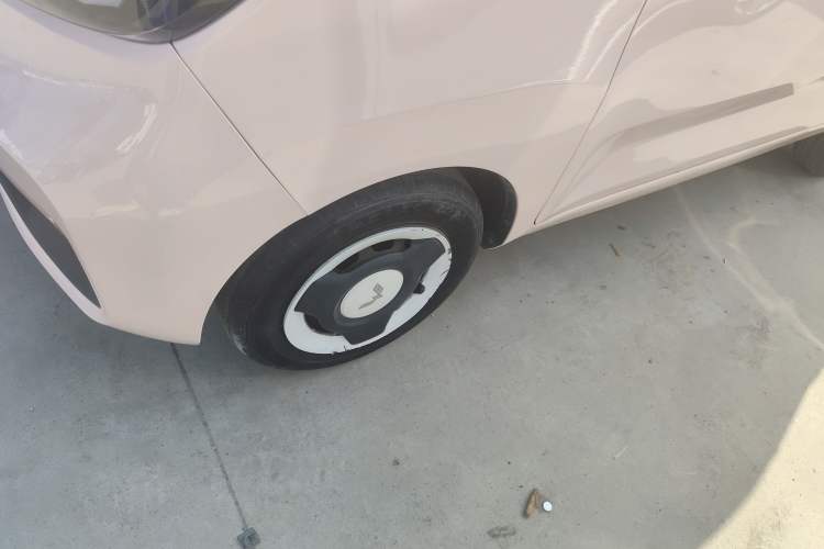 Used Wuling Hongguang MINIEV 2021 Macaron Fashion Edition Lithium-Ion Battery Left Front Wheel Hub