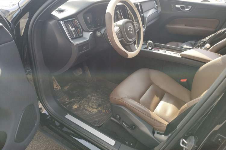 Used Volvo XC60 2025 B5 4x4 Smart Luxury Edition
