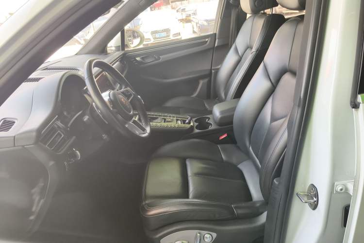 Used Porsche Macan 2018 Macan 2.0T Left Front Seat