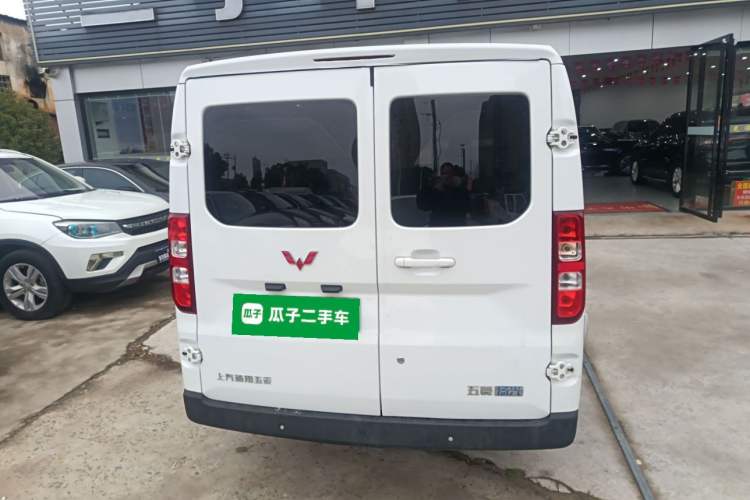 Used Wuling Yangguang 2024 300km Comfort-Grade Passenger Van 60kW
