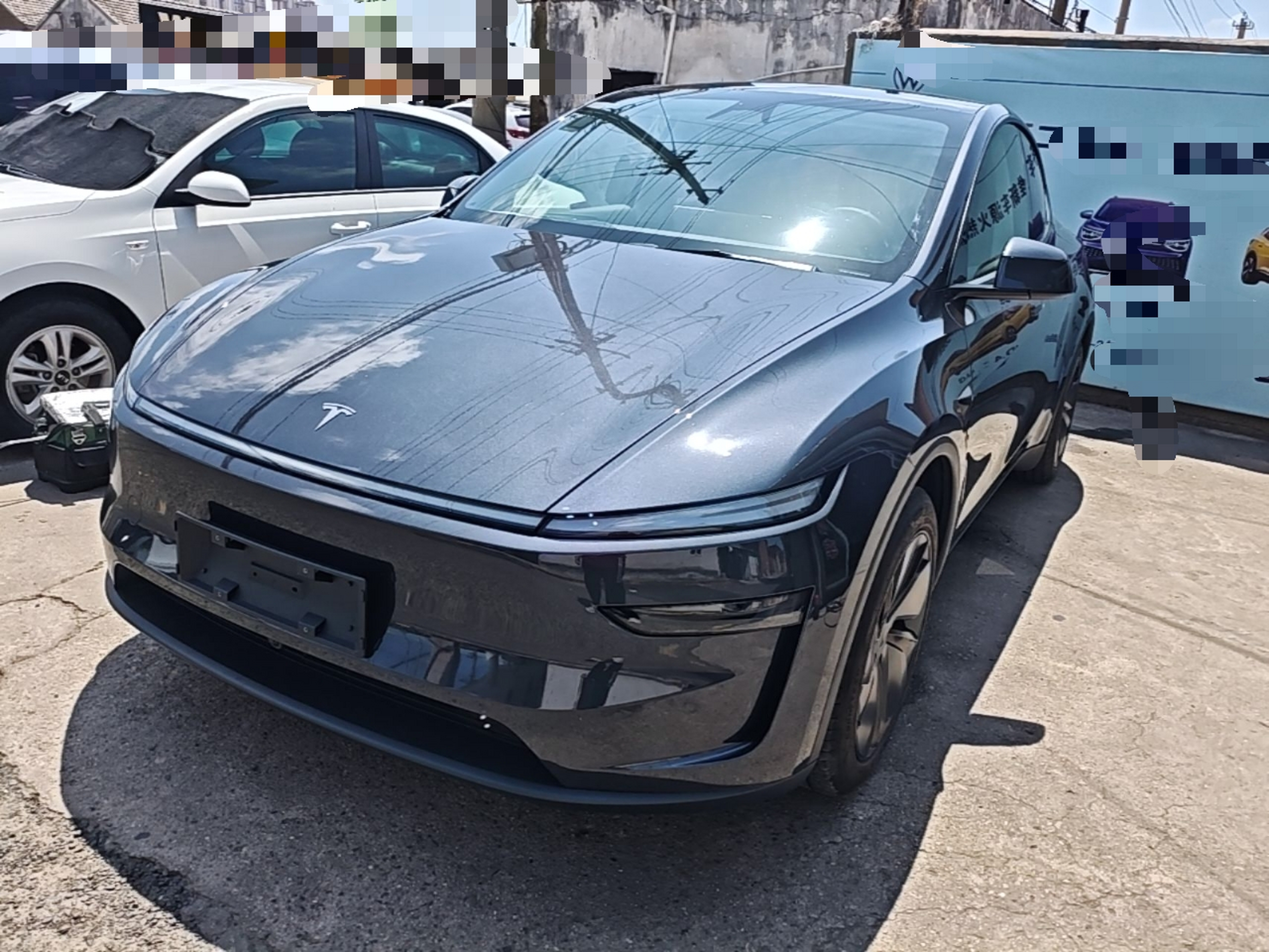Под передней частью автомобиля