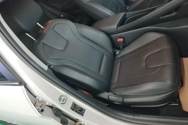 Used Hyundai Elantra 2023 1.5L CVT LUX Prestige Edition
