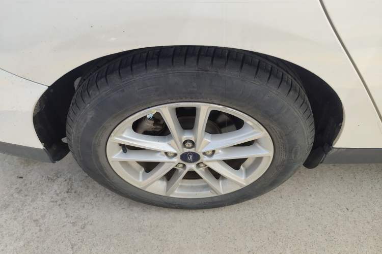 Used Ford Focus 2017 Sedan 1.6L Automatic Fashion Edition Smart Drive Version Right Rear Wheel Hub