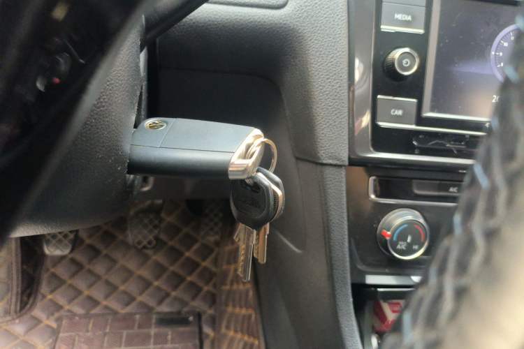 Used Volkswagen Golf 2018 230TSI Manual Comfort Version
