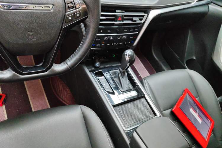 Used Venucia T90 2020 2.0L CVT Smart Connect & Smooth Drive Edition Gear Lever