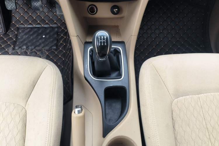 Used Baojun 730 2016 Revised 1.5L Manual Standard Version 7 Seats China V Emission Standard