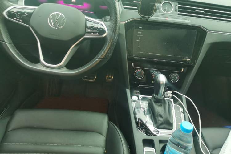 Used Volkswagen Magotan 2023 2 Million Units Limited-Edition 280TSI DSG Comfort Version Center Console