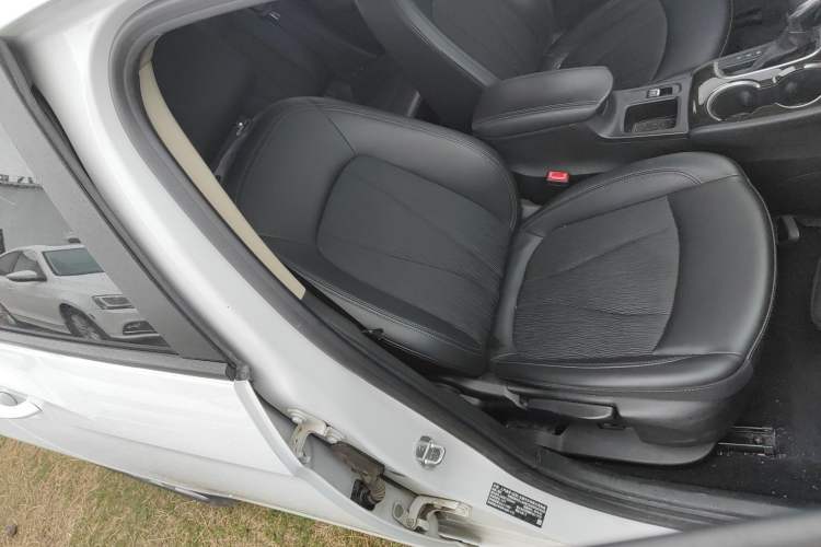 Used Buick Verano 2019 Sedan 20T Dual-Clutch Leading Model Right Front Seat