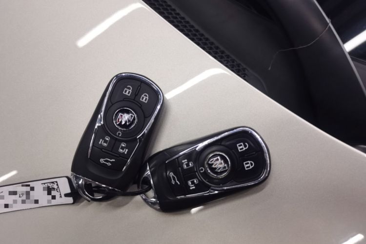 Used Buick GL8 2022 ES Land Cruiser 653T Luxury Model Vehicle Key