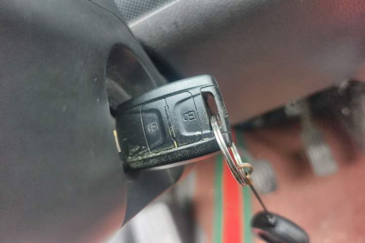 Used Wuling Electric Truck 2022 Affordable Model Anchi with 35.904 kWh Vehicle Key