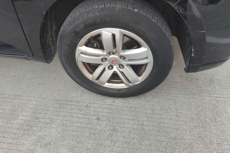 Used Wuling Zhengcheng 2021 1.5T Manual Luxury Version Right Front Wheel Hub