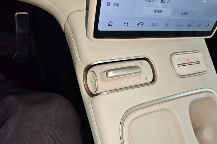 Used Nio ES6 2024 75 kWh Gear Lever