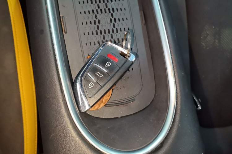 Used ORA Good Cat GT 2023 Mulan Edition 401km Prestige Version Vehicle Key