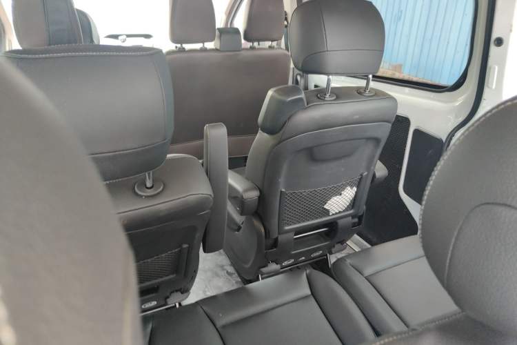 Used Ford Transit 2020 2.0T Gasoline Automatic Multi-Function Commercial Vehicle Mid-axle Low-roof Design with Dual Rear Doors Meeting China VI Emission Standards