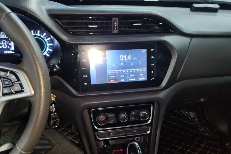 Used Chery Tiggo 3 2016 1.6L CVT ZhiShang Edition Audio And AC Panel