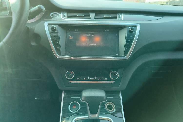 Used Land X7 2018 Jingyue 1.5T Panoramic Luxury Model Audio And AC Panel