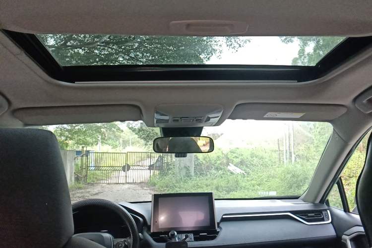 Used Toyota RAV4 2021 2.0L CVT Two-Wheel Drive Fashion Edition Headliner