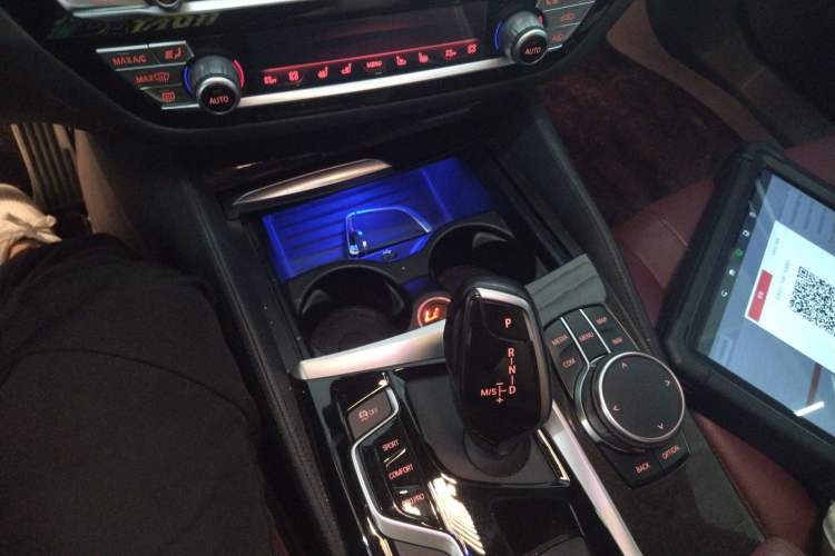 Used BMW 5 Series 2019 530Li Luxury Edition M Sport Package Gear Lever