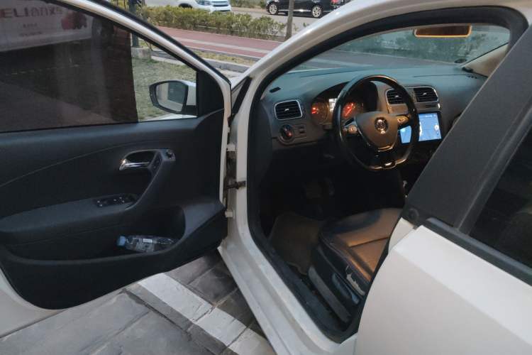 Used Volkswagen Polo 2016 1.6L Automatic Comfort Model Driver Seat